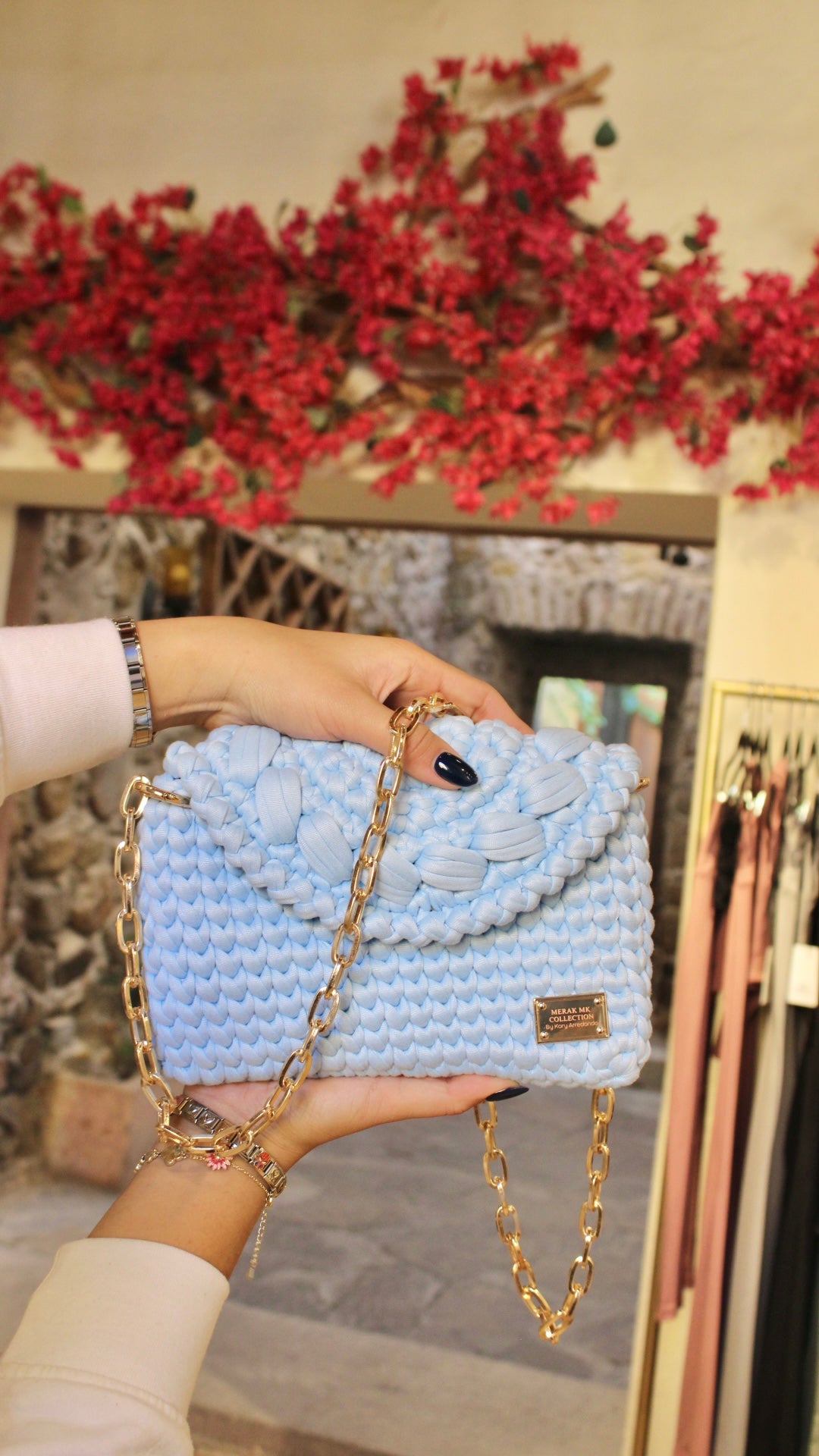 MODELO ALISSON AZUL CIELO - (bolso de mano)