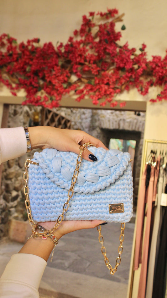 MODELO ALISSON AZUL CIELO - (bolso de mano)